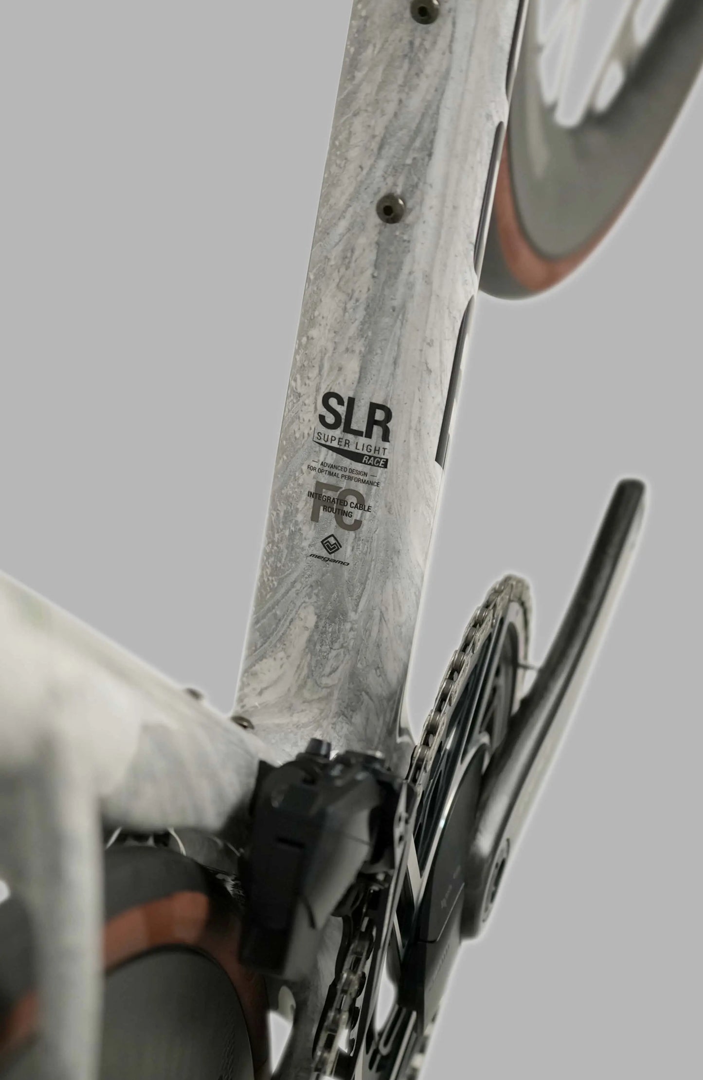 Megamo - Pulse White SLR 2026