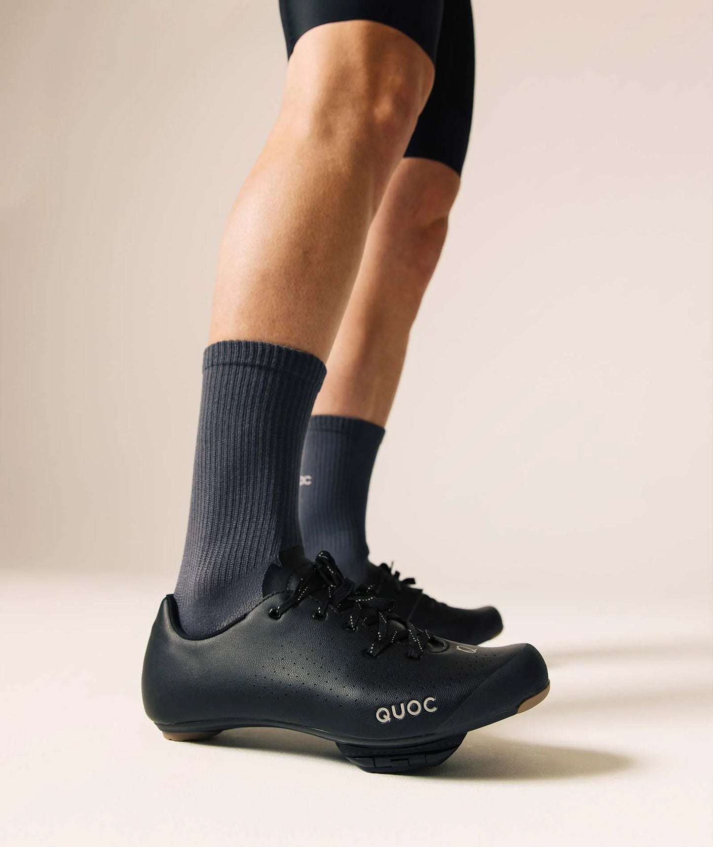 Quoc - Escape Road Lace Cycling Shoes - Black - Nuremberg, Germany - Side view on model