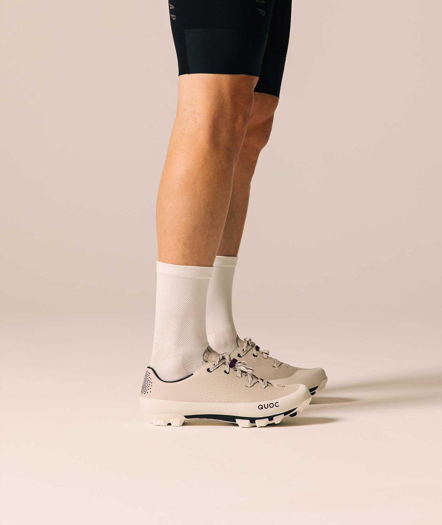 QUOC - Gran Tourer XC Lace Cycling Shoes - Chalk - Nuremberg Germany - Side view on model