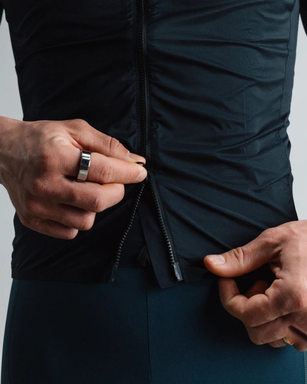 ISADORE - Men's Ultralight Wind Gilet - Black/Lunar Rock - Nuremberg, Germany