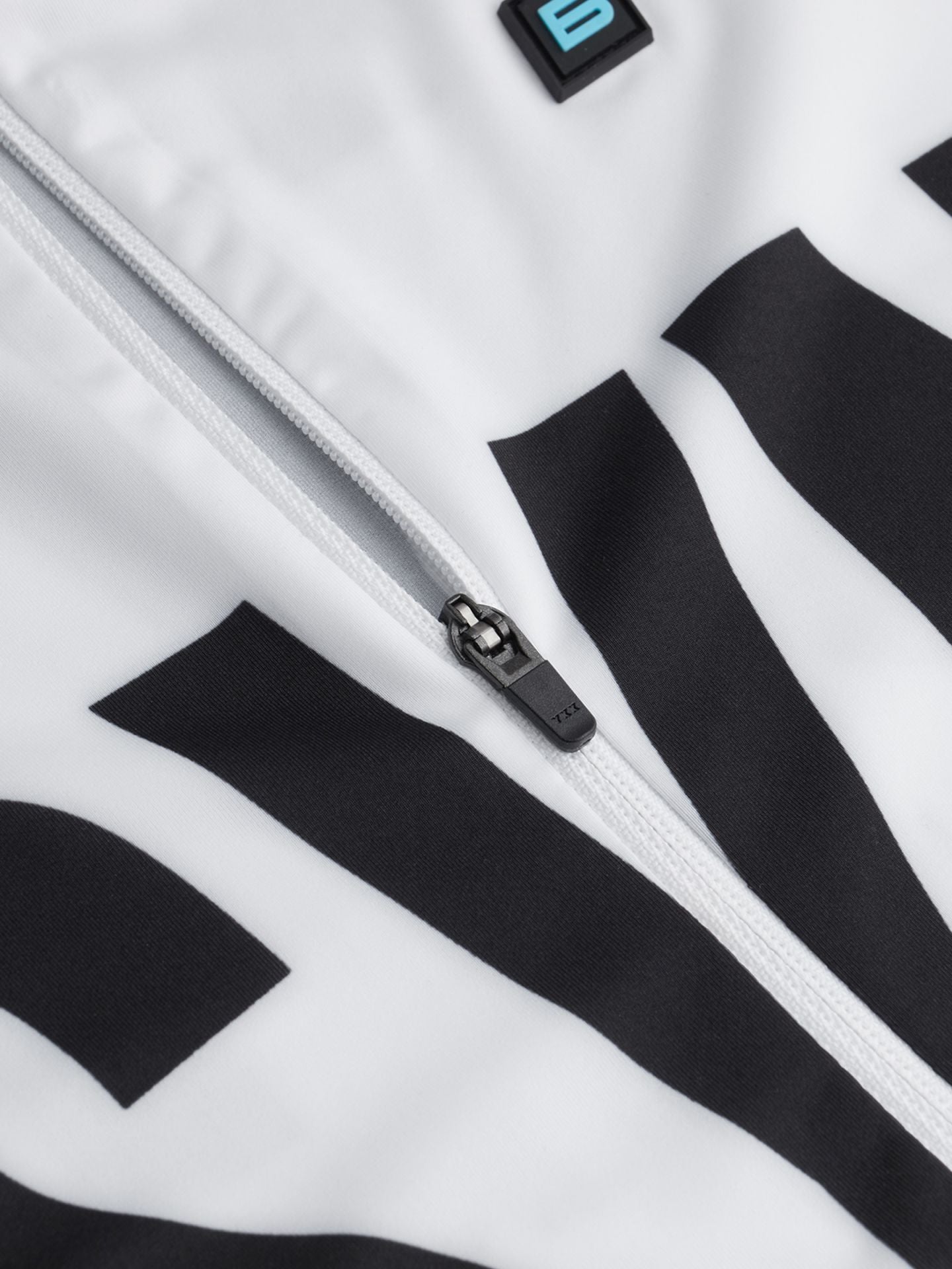 SYN - Men's Training Jersey 2.0 White - Nuremberg Germany - Zipper detail