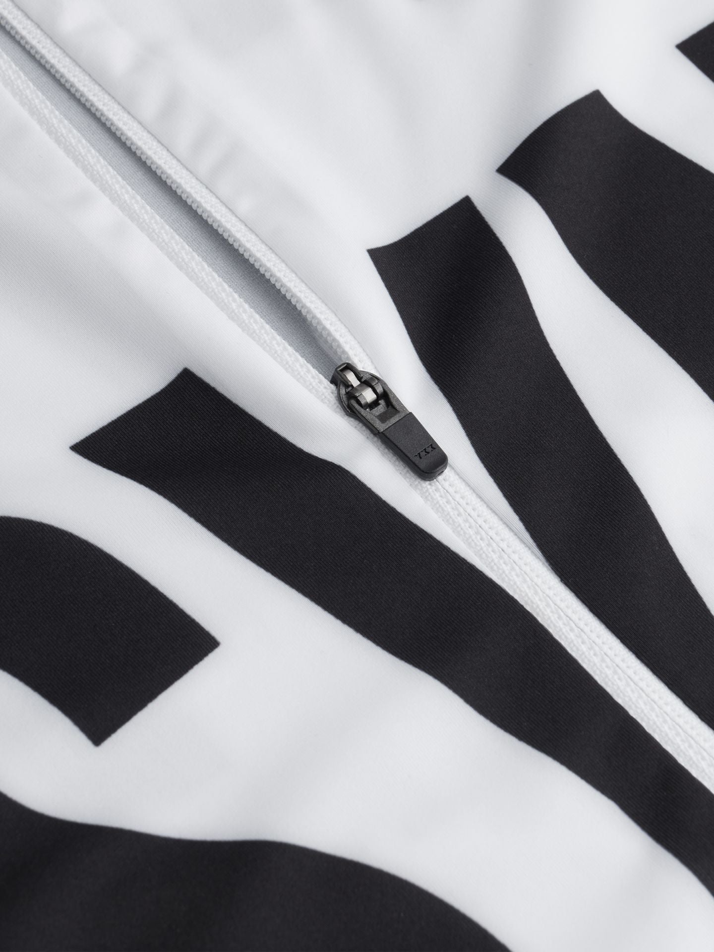 SYN - Women's Training Jersey 2.0 - White- Nuremberg Germany - Zipper detail