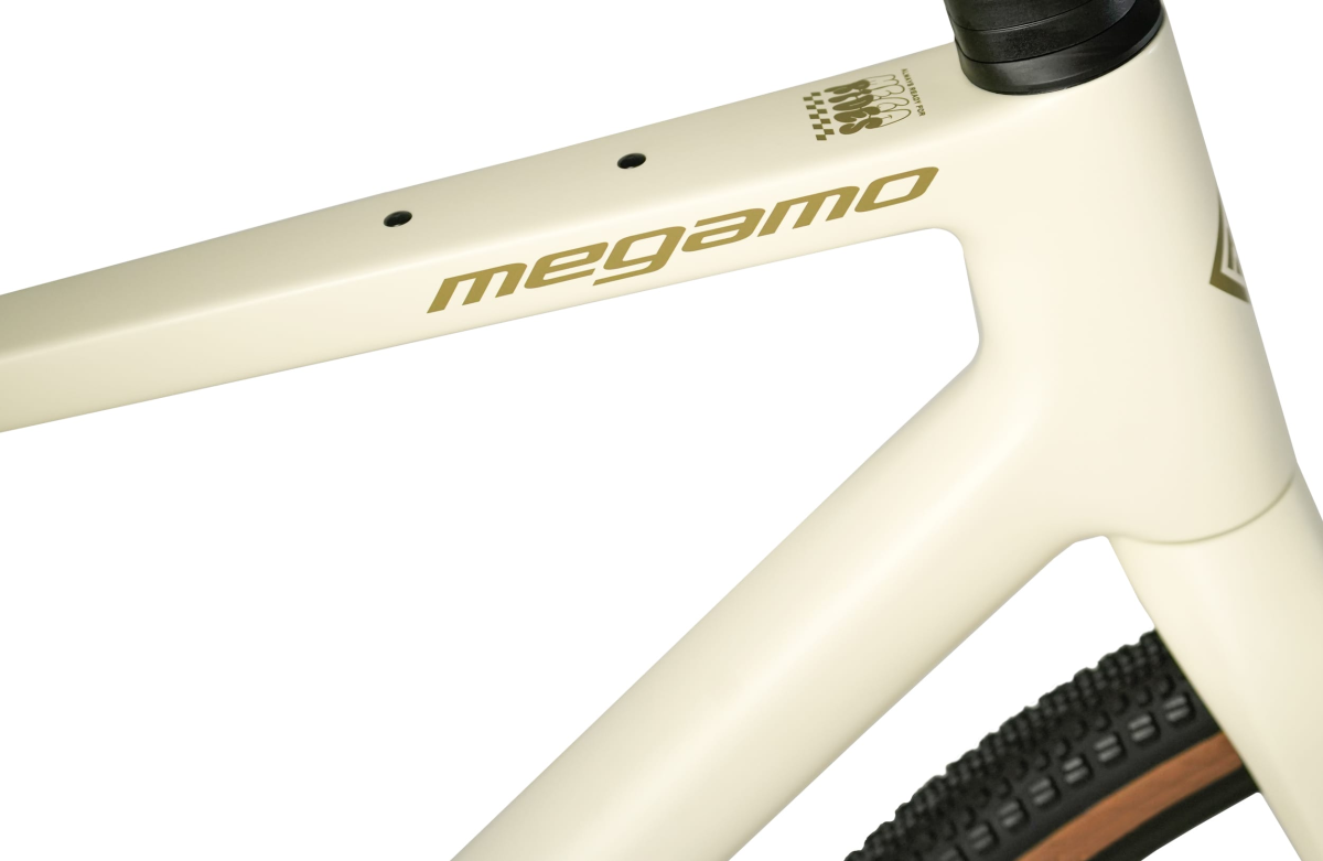 Megamo - West 2026 - Sand