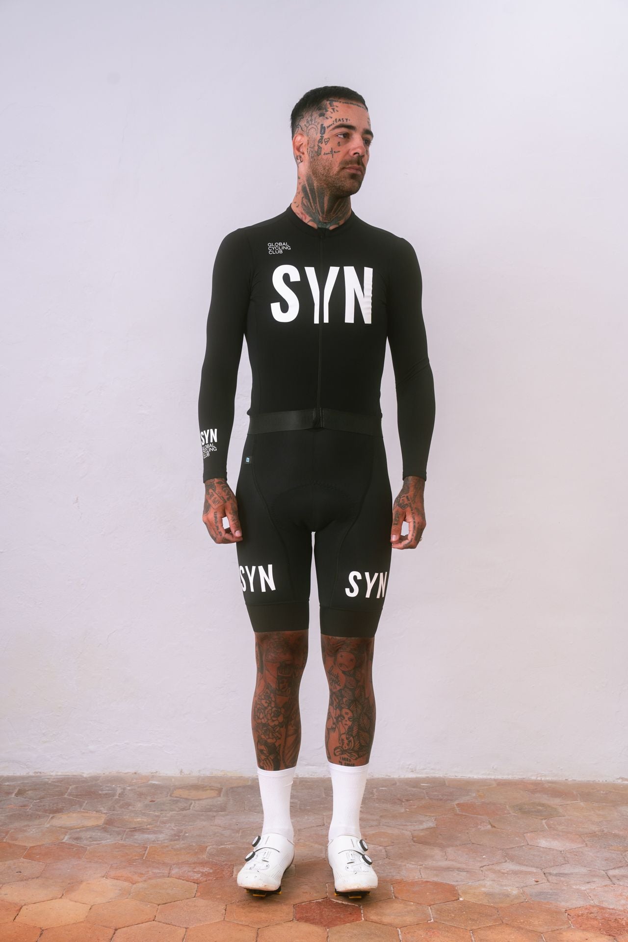 SYN - Men's Training L/S Jersey 2.0 - Black - Nuremberg Germany - On model