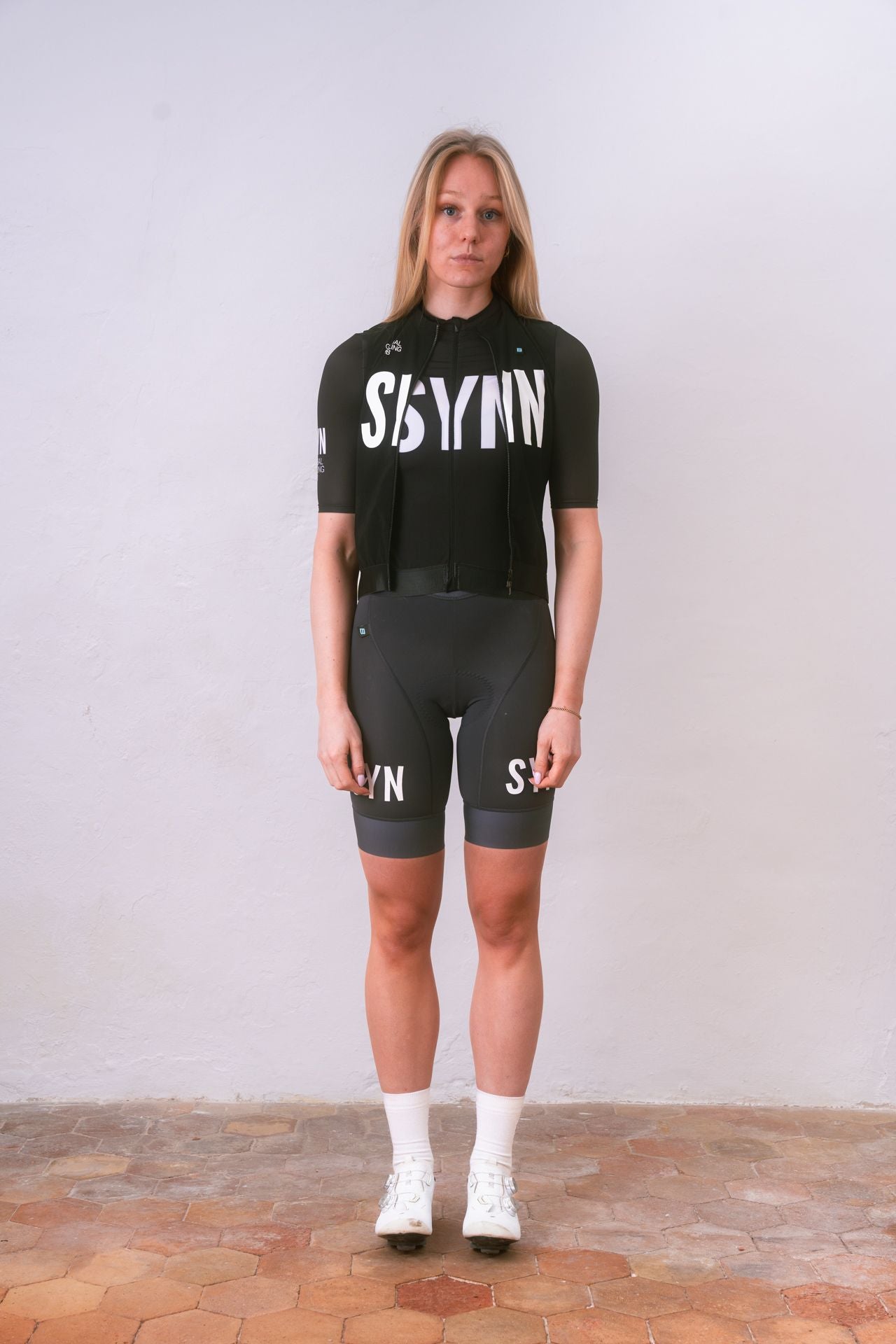 SYN - Women's Training Jersey 2.0 - Black - Nuremberg Germany - Front view on model