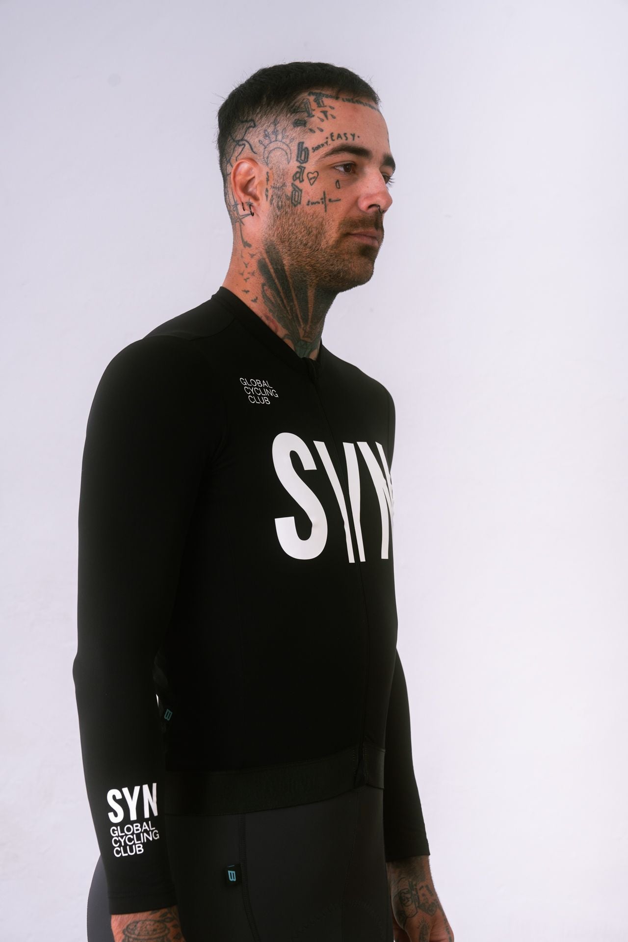 SYN - Men's Training L/S Jersey 2.0 - Black - Nuremberg Germany - Side view