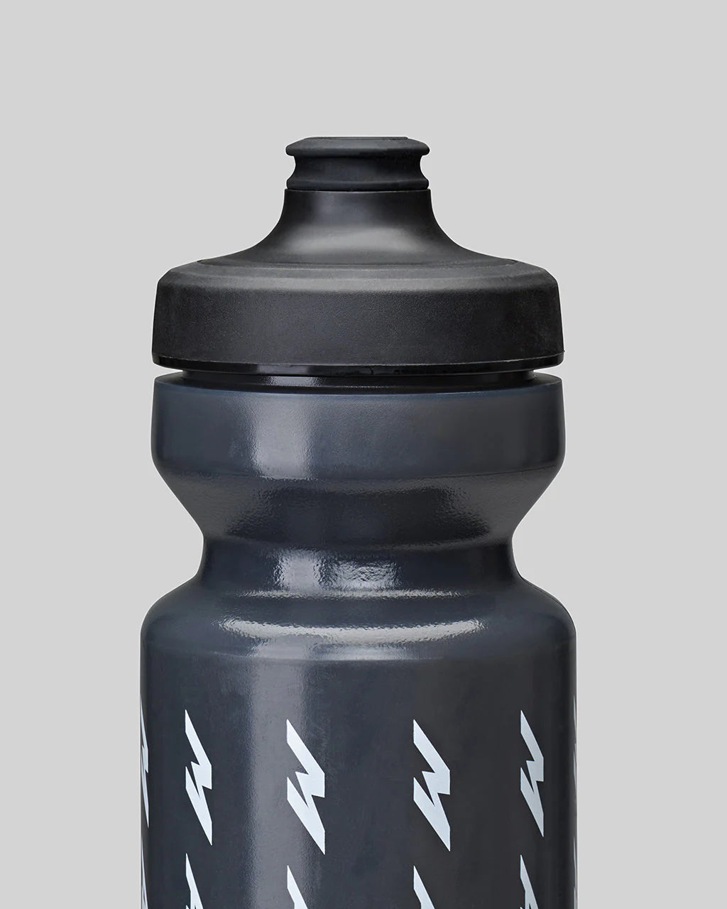 MAAP - Evade Water Bottle - Black - Nuremberg Germany - Detailed View