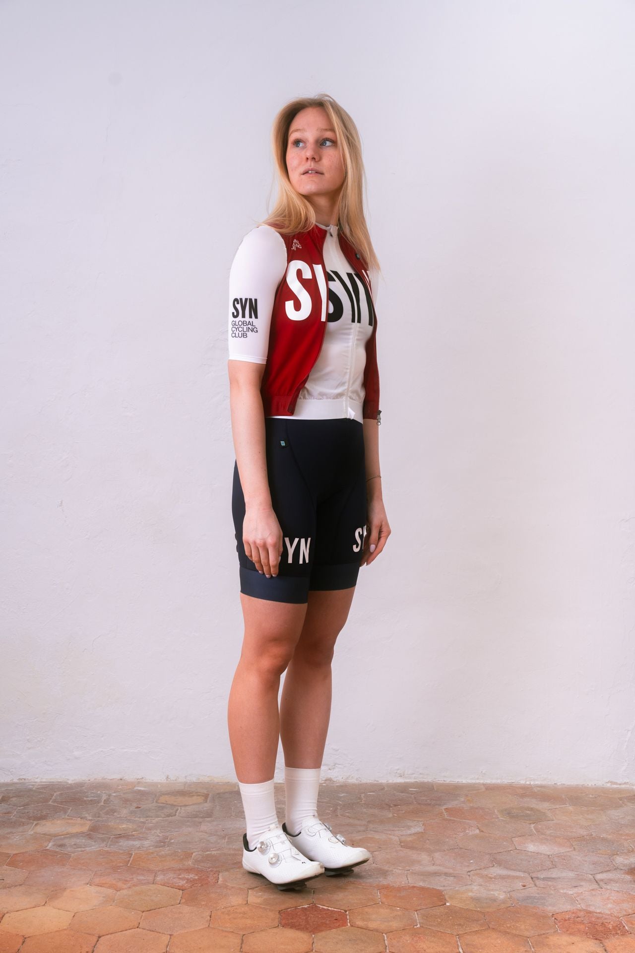 SYN - Women's Training Vest 2.0 - Merlot - Nuremberg, Germany - model other side