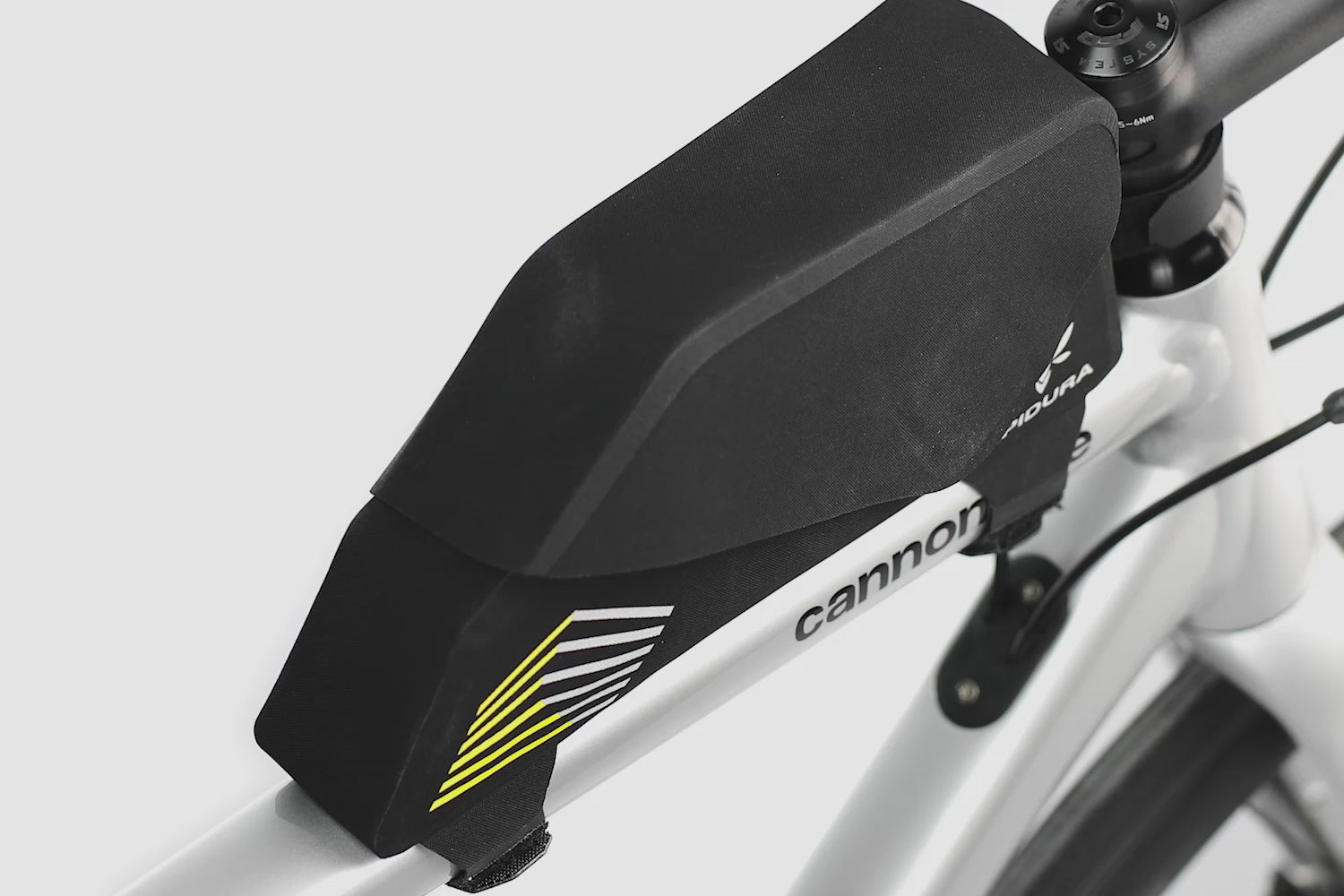 APIDURA - Racing Top Tube Pack (0.5L) - nuremberg, germany - video